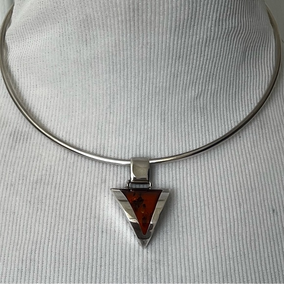 Gorgeous Vtg modernistic triangle Amber .925 sterling silver pendant 9.7g - Picture 2 of 11